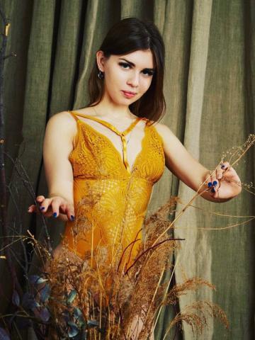 Элеонора Экстравагантная Блондинка фото 3